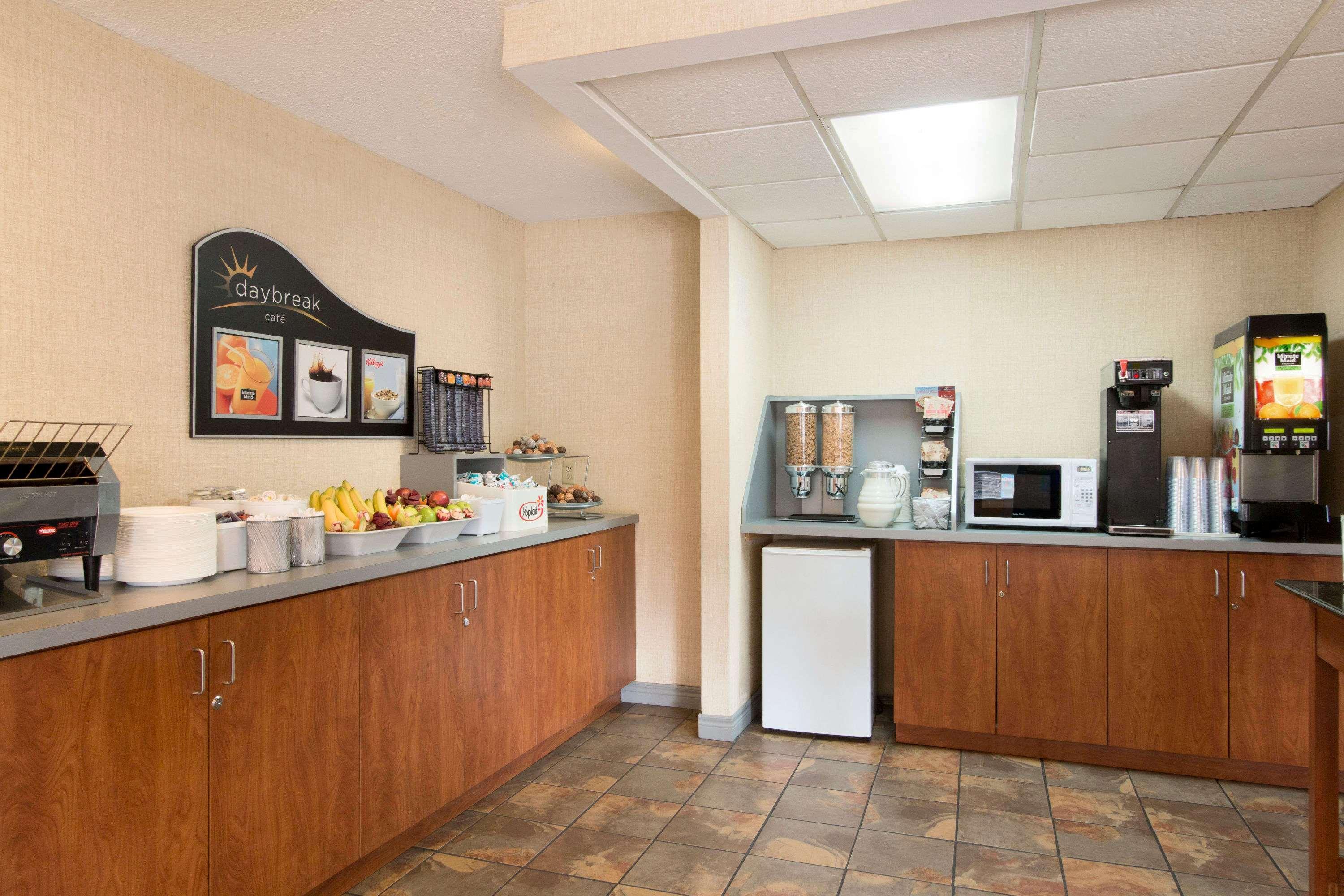 Days Inn By Wyndham Niagara Falls Near The Falls Eksteriør billede