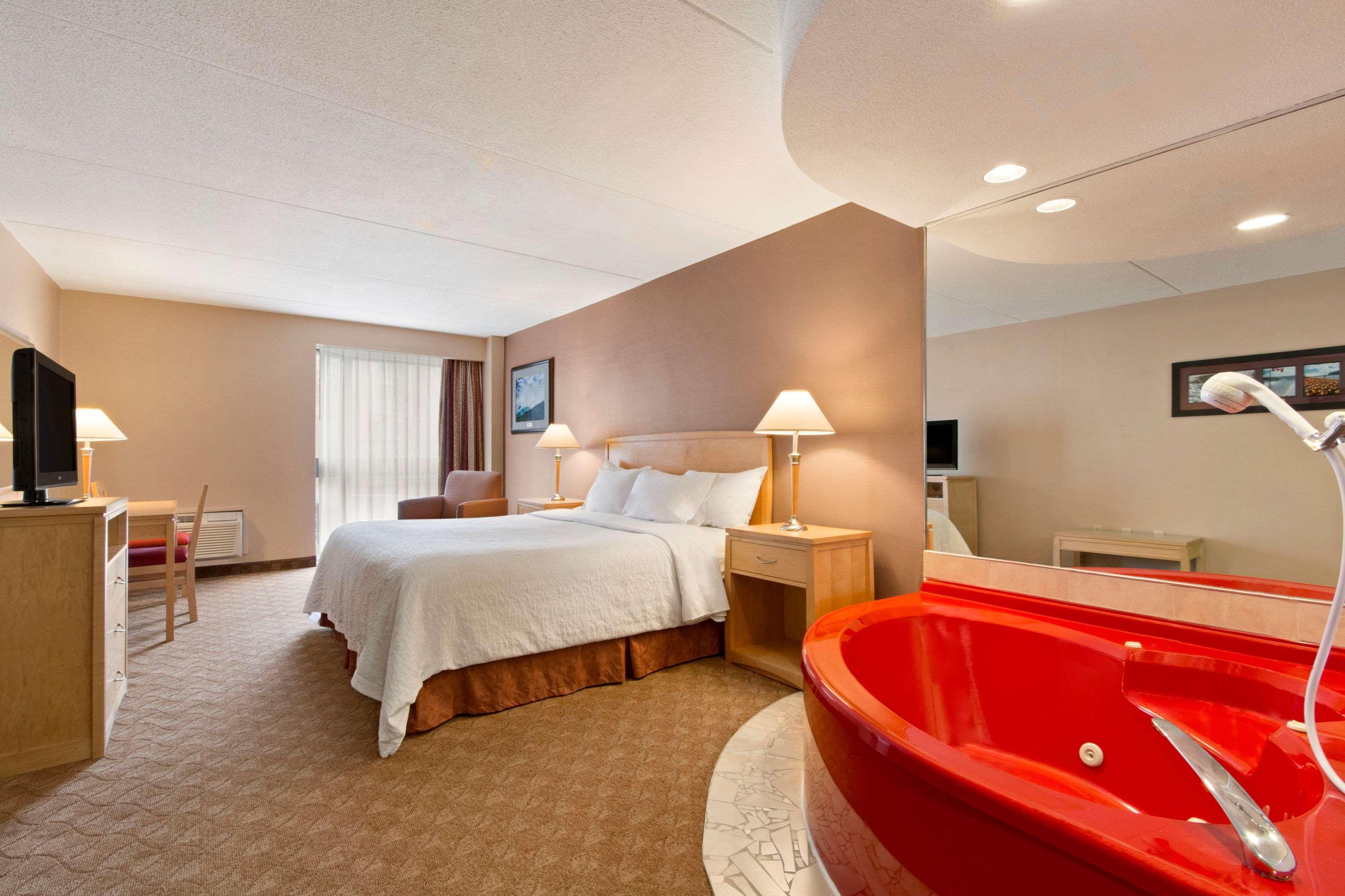 Days Inn By Wyndham Niagara Falls Near The Falls Eksteriør billede