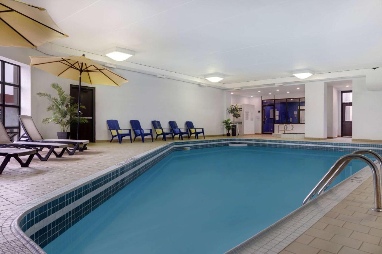 Days Inn By Wyndham Niagara Falls Near The Falls Eksteriør billede