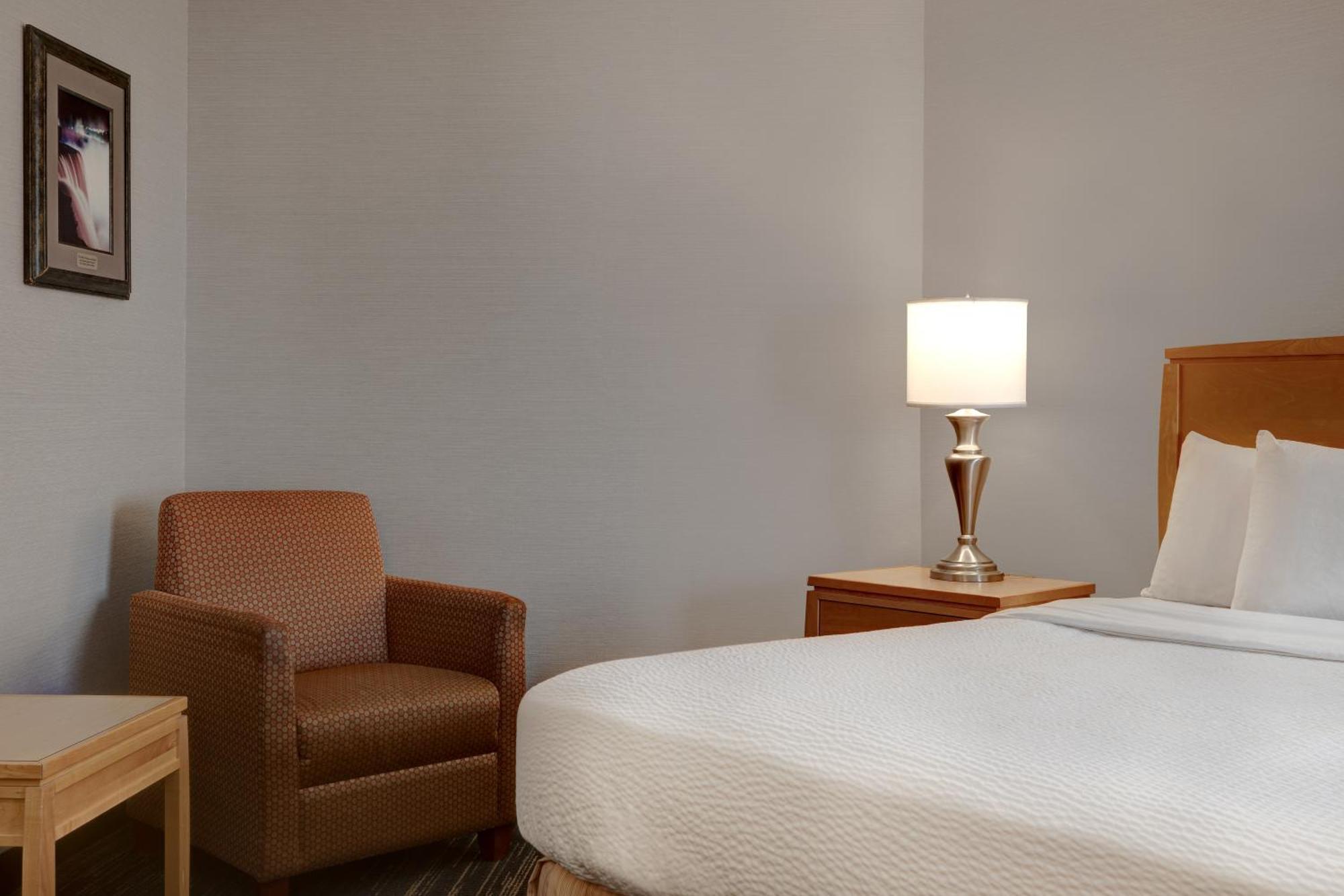 Days Inn By Wyndham Niagara Falls Near The Falls Eksteriør billede